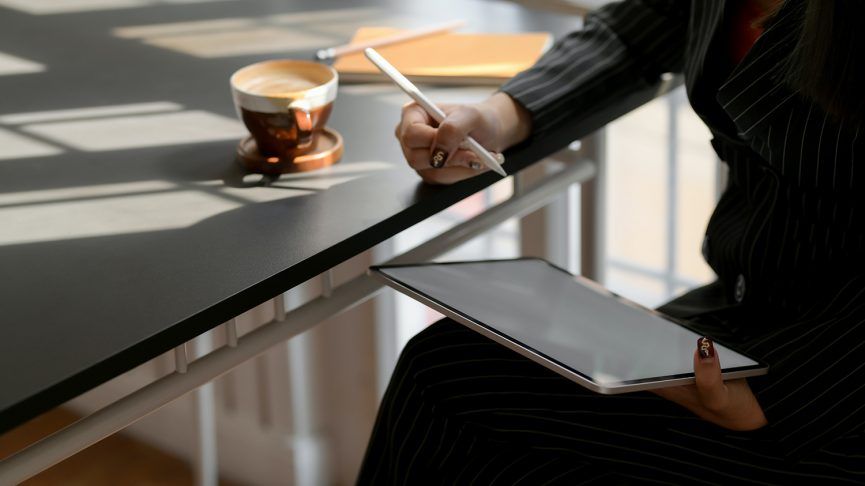 Estrategia LinkedIn para abogados y captación de clientes empresa