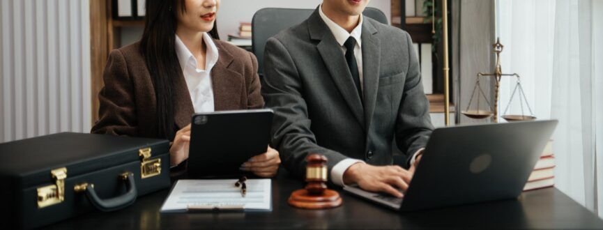 AEO para abogados: qué es el Answer Engine Optimization y cómo los despachos de abogados pueden aparecer en los featured snippets y respuestas directas de Google.